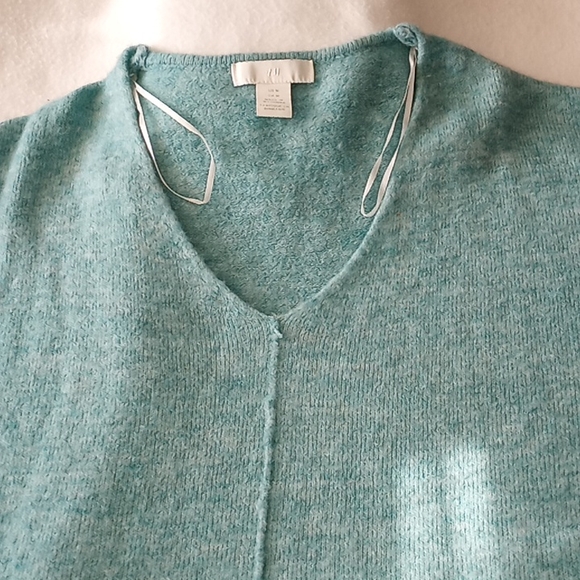 H & M Women's Sweater - Picture 4 of 5